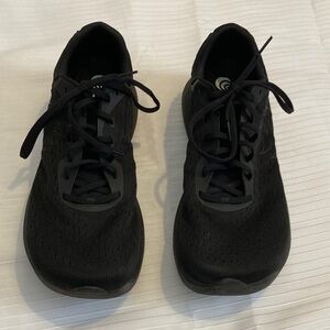 Topo Atmos Mens 14 black cushion running/walking shoes